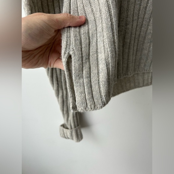 Frank + Oak grey
Wool blend  ribbed cropped oversized sweater - Picture 12 of 12